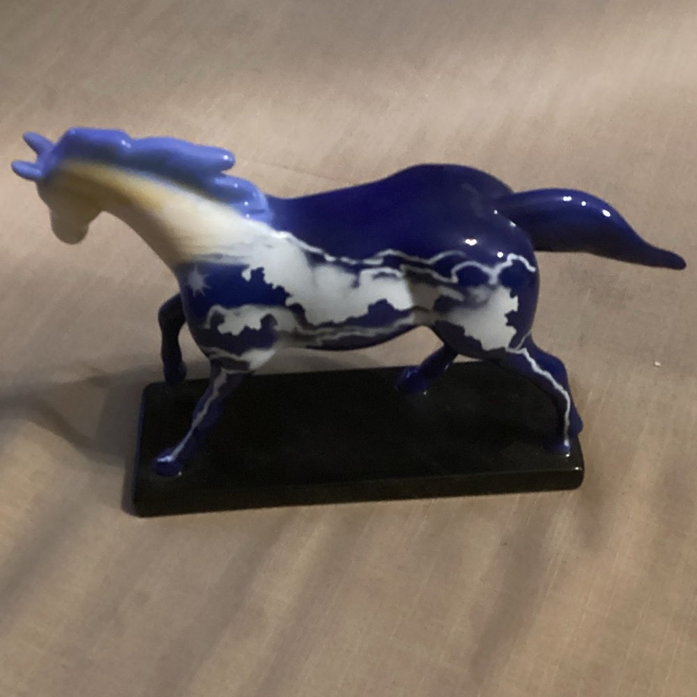 Trail of Painted Ponies sculpture